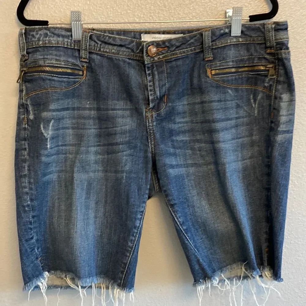 VIGOSS STUDIO- medium wash mid-rise Bermuda- raw hem- Size 32